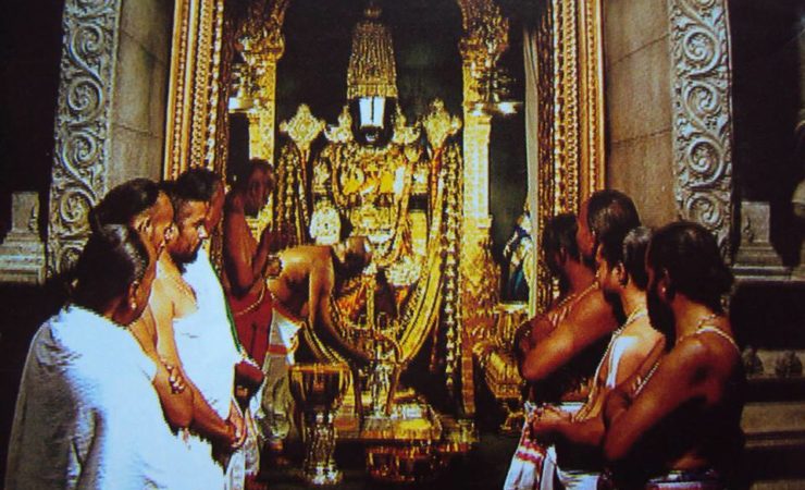 lord-sri-venkateswara-and-the-temple-priests