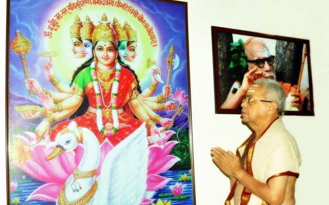 Sri Nemani Subbarao With Goddess Gayathri And Kanchi Paramacharya